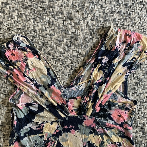 Banana Republic floral top - Picture 6 of 10